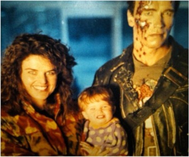 Арнольд Шварценеггер с женой Марией Шрайвер и дочкой Кристиной 1991 г.Съёмки фильма «Терминатор II: Судный