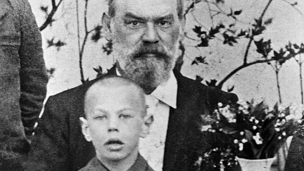 8-летний Рихард Зорге с отцом немецким инженером-нефтедобытчиком, 1906г.Российская империя