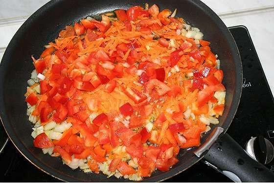 украинский борщ нам понадобится:- говядина (1 кг - на косточке) - шпик свиной (сало)(100 г) - капуста белокочанная (300 г) - картофель (200 г)- лук репчатый (2 шт.) - морковь (160 г)- перец