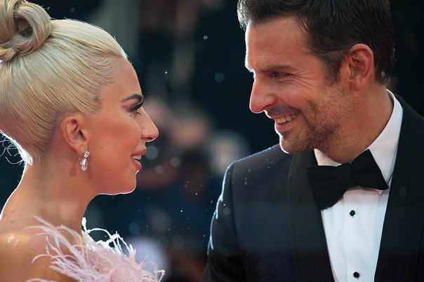 Леди Гага прокомментировала слухи о романе с Брэдли Купером В последнее время имя 32-летней Леди Гаги появляется в СМИ едва ли не каждый день. И не только потому, что звезда на днях получила