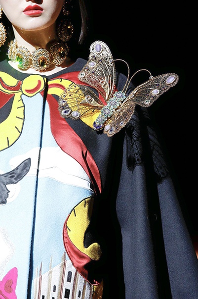 Парча, цветы и пайетки в новой коллекции Dolce & Gabbana