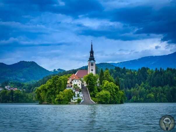Самые интересные озера для отдыха 1. Блед, Словения В маленькой Словении, зажатой между Альпами и Балканами, находится чудесное озеро Блед без сомнений, главная визитная карточка страны. Главной