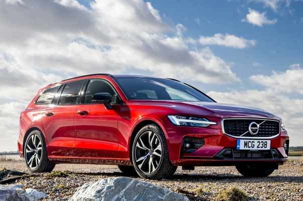 Обзор : Volvo V60 T5 R-Design 2018 Двигатель: 2.0 R4 Drive-EМощность: 250 л.с. при 5500 об/минКрутящий момент: 350 Нм при 1800 - 4800 об/минТрансмиссия: Автомат 8 ступ. Макс. скорость: 230 км/ч