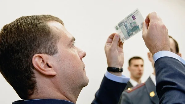 Медведев - миллиардер Сколько зарабатывает премьер-министр РФ