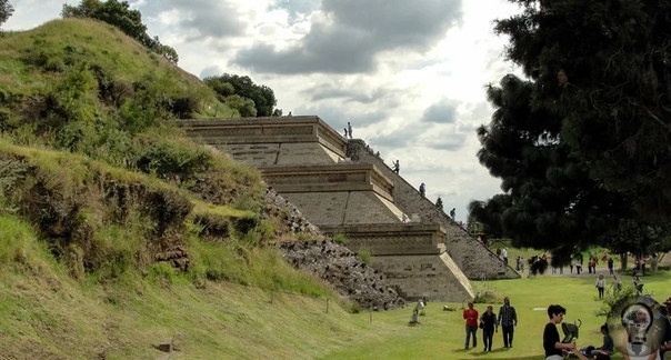 Мексика: археологи обнаружили пирамиду с драгоценными камнями
